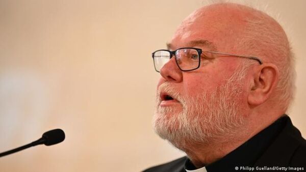 Cardenal alemán dice estar a favor de eliminar el celibato de sacerdotes