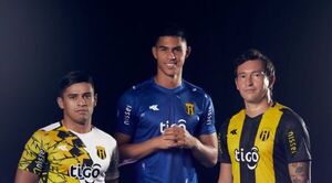 Guaraní presenta su nueva indumentaria