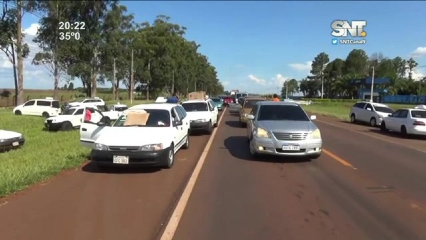 Suba de combustible: Taxistas esteños protestan - SNT