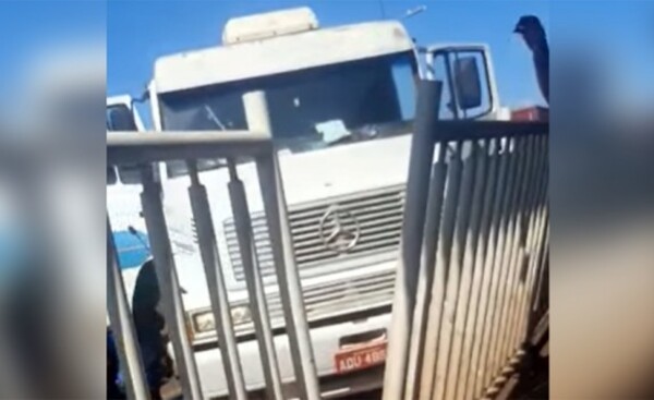 Camionero sufre infarto en el Puente de la Amistad