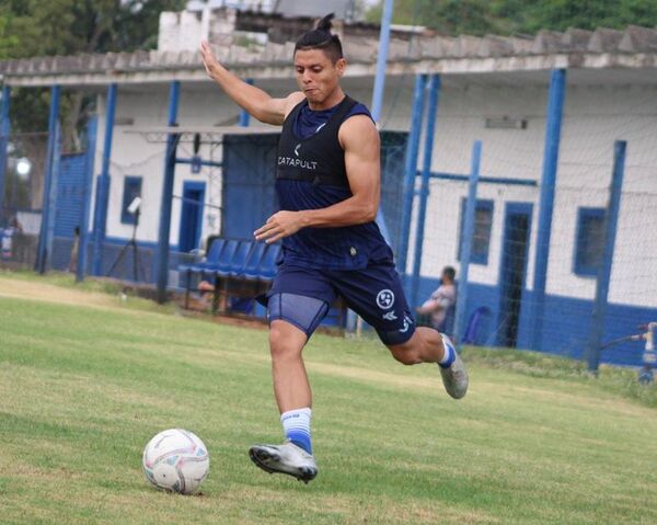 Con diez caras nuevas en el plantel y el mismo técnico - Fútbol - ABC Color