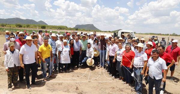 La Nación / Cecon dona 450 Tn de cal a productores de Paraguarí