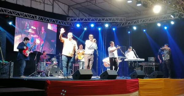 La Nación / Aniversario 65 de CDE: varios artistas fueron parte de la serenata a la ciudad en la catedral