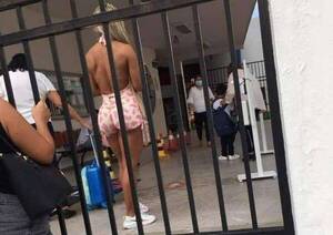 Crónica / "Qué asco" dijeron por mamá fit que llevó así a su hijo al cole