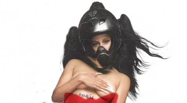Rosalía se desnuda en la portada de "Motomami"