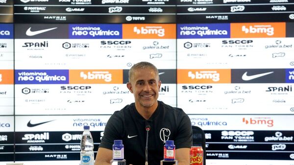 Corinthians destituye a Sylvinho tras perder el clásico