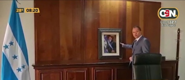 Revuelo en Honduras: Retiró en pleno discurso la foto del ex Presidente Orlando Hernández - C9N