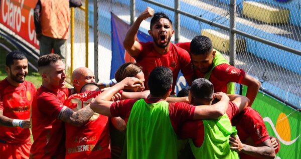 El Municipal de Cardozo y Portillo gana el clásico y se mantiene como líder en Guatemala