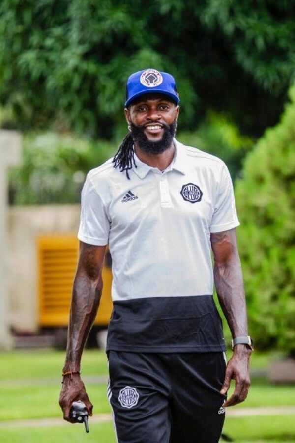 Olimpia es demandado por Adebayor