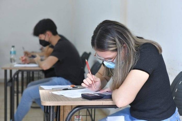 Diario HOY | No hay límites de edad para la postulación de becas, afirman desde BECAL