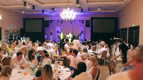 Celebrá el amor en AwA Resort Hotel