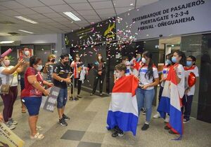 Ajedrecistas retornan tras destacada actuación en el Sudamericano - Polideportivo - ABC Color