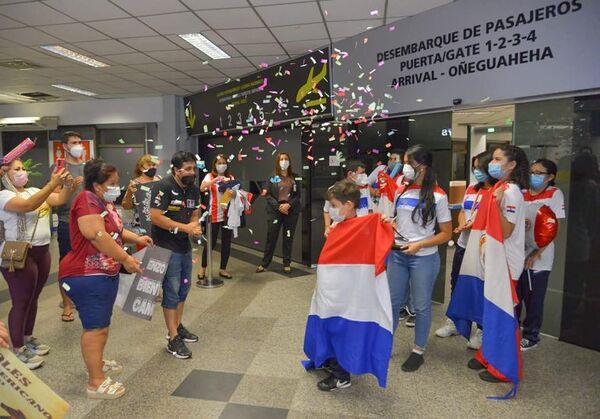 Ajedrecistas retornan tras destacada actuación en el Sudamericano - Polideportivo - ABC Color