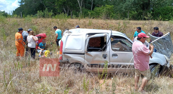 HERMANOS SUFREN VUELCO DE VEHÍCULO SOBRE RUTA PY 8. - Itapúa Noticias