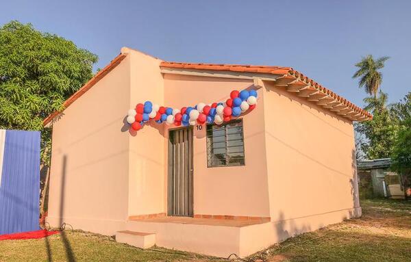 83 familias de Capitá e Itauguá cumplieron el sueño de la casa propia