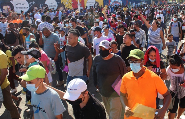 Unos 3.000 migrantes exigen regularizar su situación en la mexicana Tapachula - MarketData