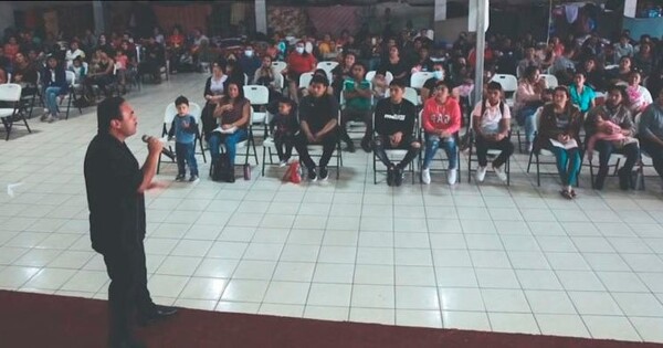 Iglesia en frontera mexicana da refugio a miles de inmigrantes y muchos aceptan a Jesús