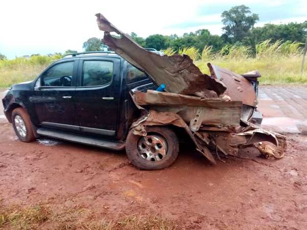 VUELCO DE CAMIONETA EN CAPITÁN MIRANDA - Itapúa Noticias