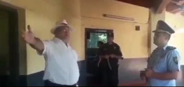 Graban a gobernador de Caaguazú ordenando la liberación de retenidos en calabozo - Nacionales - ABC Color