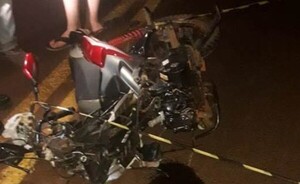 Joven motociclista muere en violento choque frontal