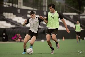 Libertad, con el equipo base - Fútbol - ABC Color