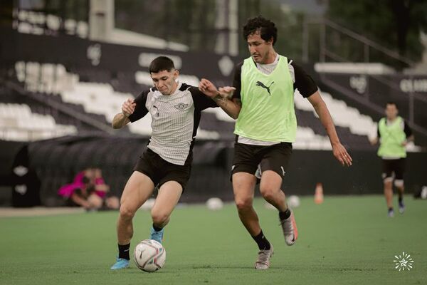 Libertad, con el equipo base - Fútbol - ABC Color