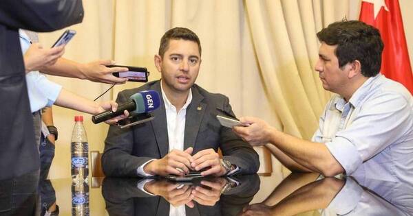 La Nación / Alliana negó venganza política contra Giuzzio