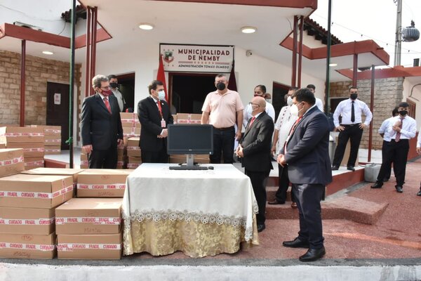 Itaipu entrega lote de equipos informáticos y mobiliarios a comuna de Ñemby - .::Agencia IP::.