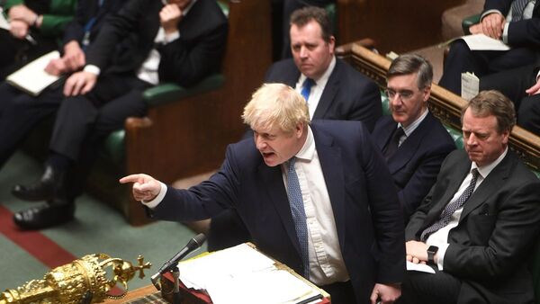 Dimite otra asesora de Johnson, quinta renuncia fiestas en pandemia