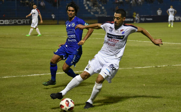 Sol de América y Nacional abren el campeonato local