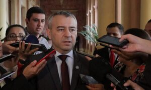 Centurión vuelve a ser asesor político de Abdo y, Arnold es nuevo viceministro del Interior