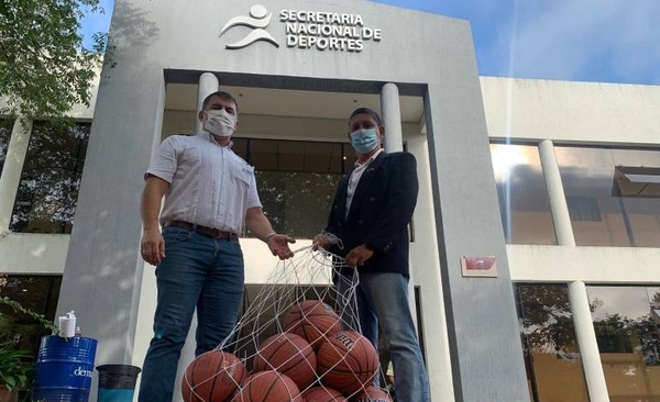 Diario HOY | SND entrega elementos para propiciar el básquet infantil en Itapúa