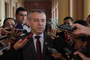 Centurión vuelve a ser asesor político de Abdo y, Arnold es nuevo viceministro del Interior