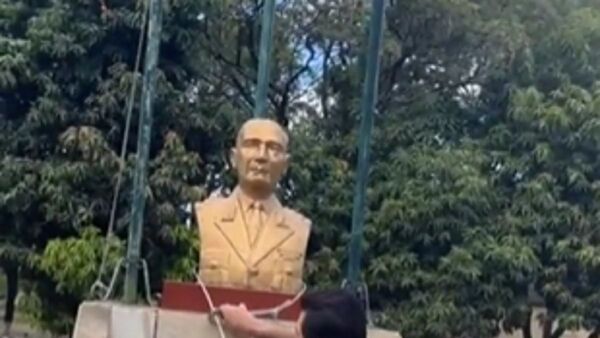 Buzarquis intentó tumbar estatua de general stronista y milicos impidieron