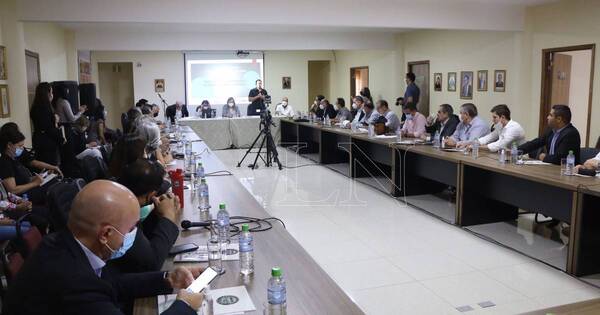 La Nación / En el Este se reúnen empresarios con senadores para tratar Régimen de Turismo Comercial