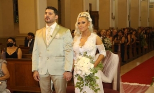 Diario HOY | Nenecho y Lizarella se unieron en matrimonio