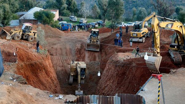 Marruecos: Un niño de cinco años lleva atrapado tres días en un pozo de 32 metros de profundidad