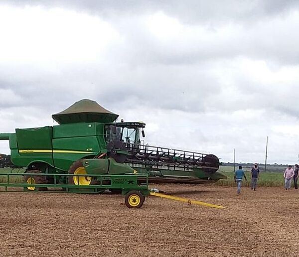 Tractor se trancó por tendido eléctrico y mató a trabajador