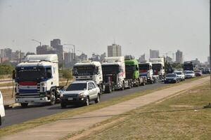 Camioneros anuncian paro desde el lunes - Noticiero Paraguay
