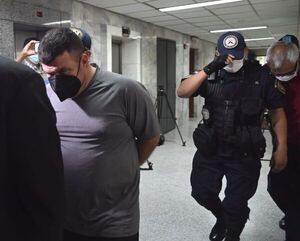 Prisión preventiva para policías que borraron orden de captura de narco - Nacionales - ABC Color
