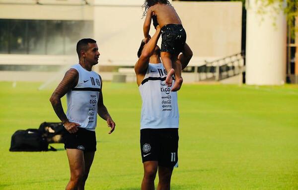 ‘Tito’ Torres y los mensajes de apoyo que recibe de parte de sus amigos y compañeros