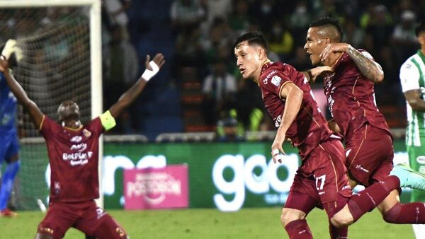 Gustavo Ramírez anotó un gol de media cancha