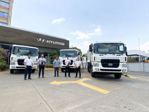 Automotor entregó 3 camiones Hyundai HD270 Volquete a Proel Ingeniería
