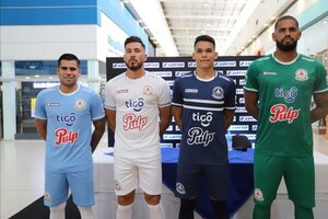 Resistencia presenta indumentaria en su vuelta a Primera