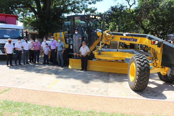 AUTOMAQ entregó equipos KOMATSU a la Municipalidad de Capiatá