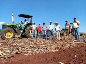 GOBERNACIÓN EJECUTA TRABAJOS DE PREPARACIÓN DE SUELO PARA CULTIVO DE RUBROS DE AUTOCONSUMO EN NATALIO - Itapúa Noticias