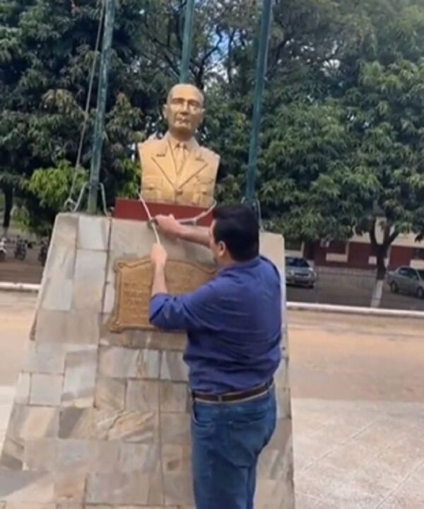 Buzarquis intentó tumbar estatua de general stronista y militares lo impidieron