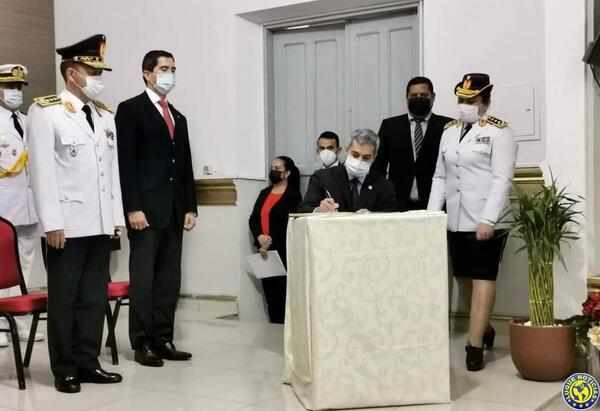 Tras atentado en San Bernardino, Fleitas asume como nuevo comandante de la Policía •