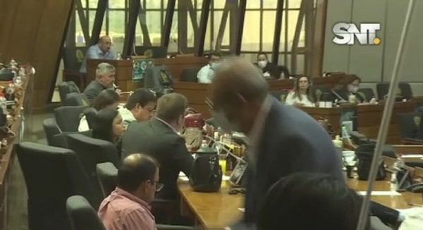 Caso Giuzzio: Caldeada sesión en diputados - SNT