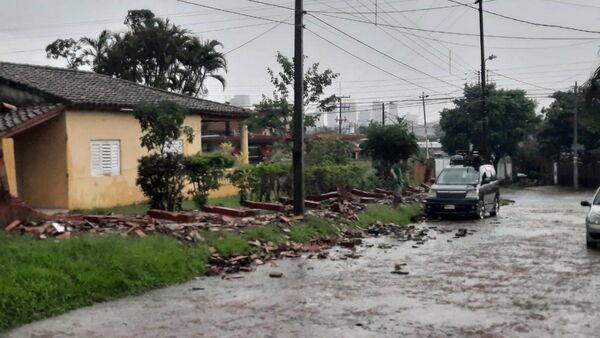 Lluvias dejan raudales y varios daños en Asunción y Central